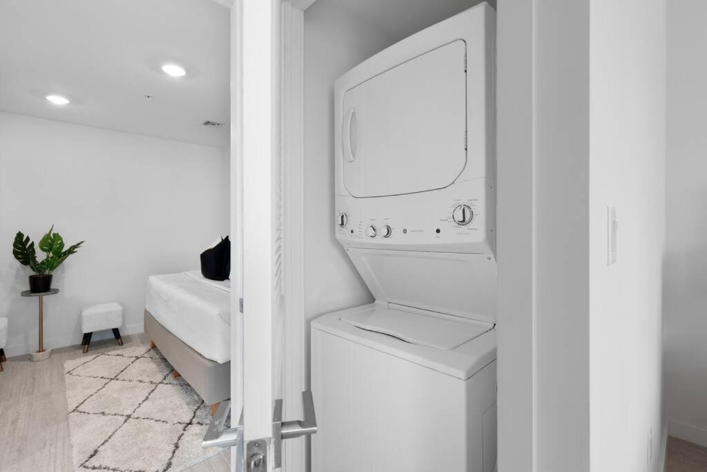 Luxury 1 Bdrm/1b In Design District Area Appartement