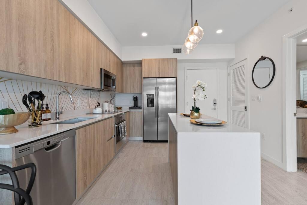 Luxury 1 Bdrm/1b In Design District Area Appartement