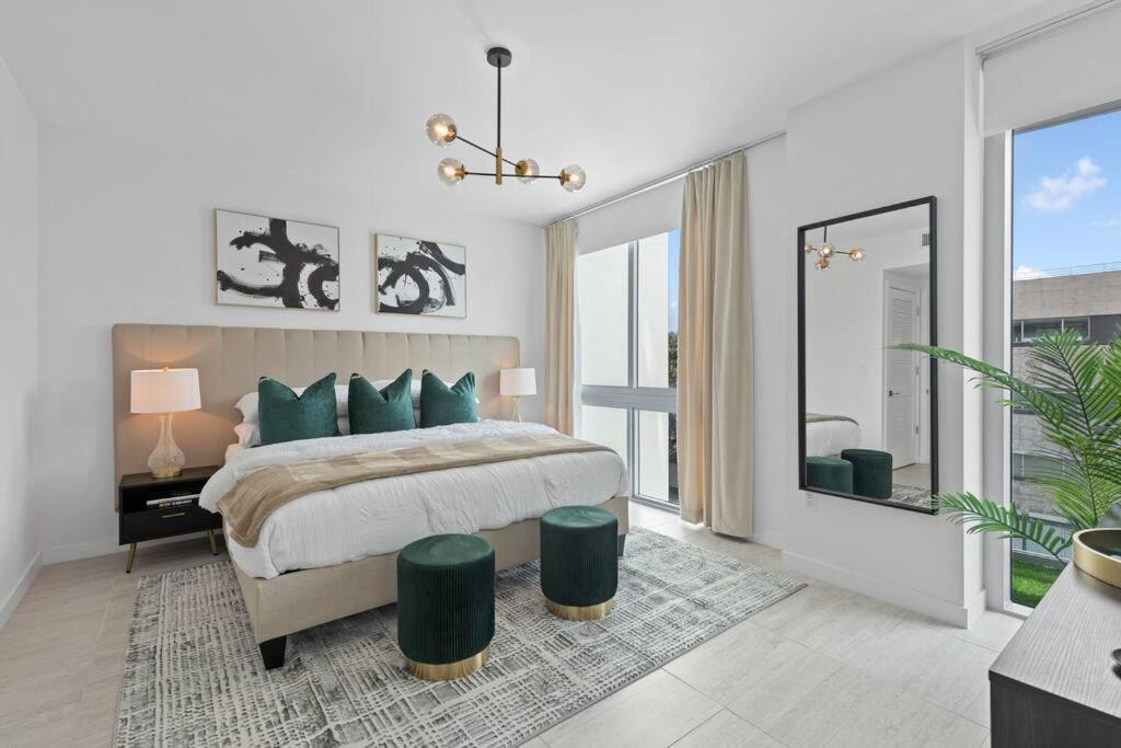 Luxury 1 Bdrm/1b In Design District Area Appartement *