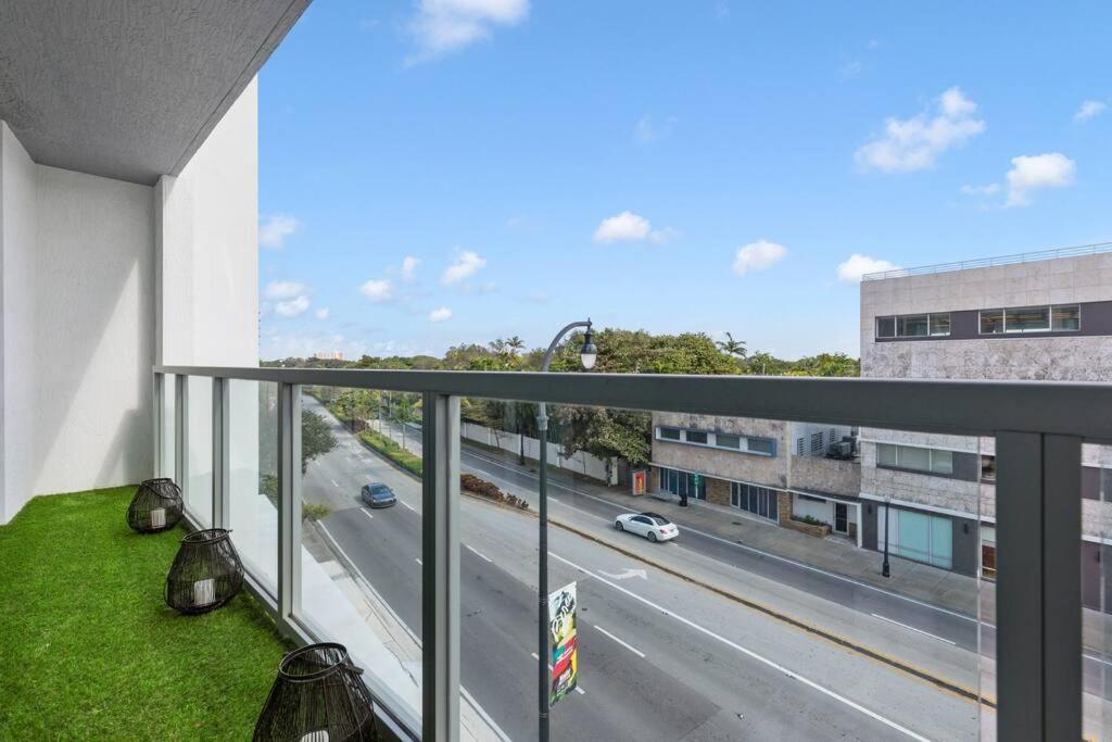 Luxury 1 Bdrm/1b In Design District Area Appartement *