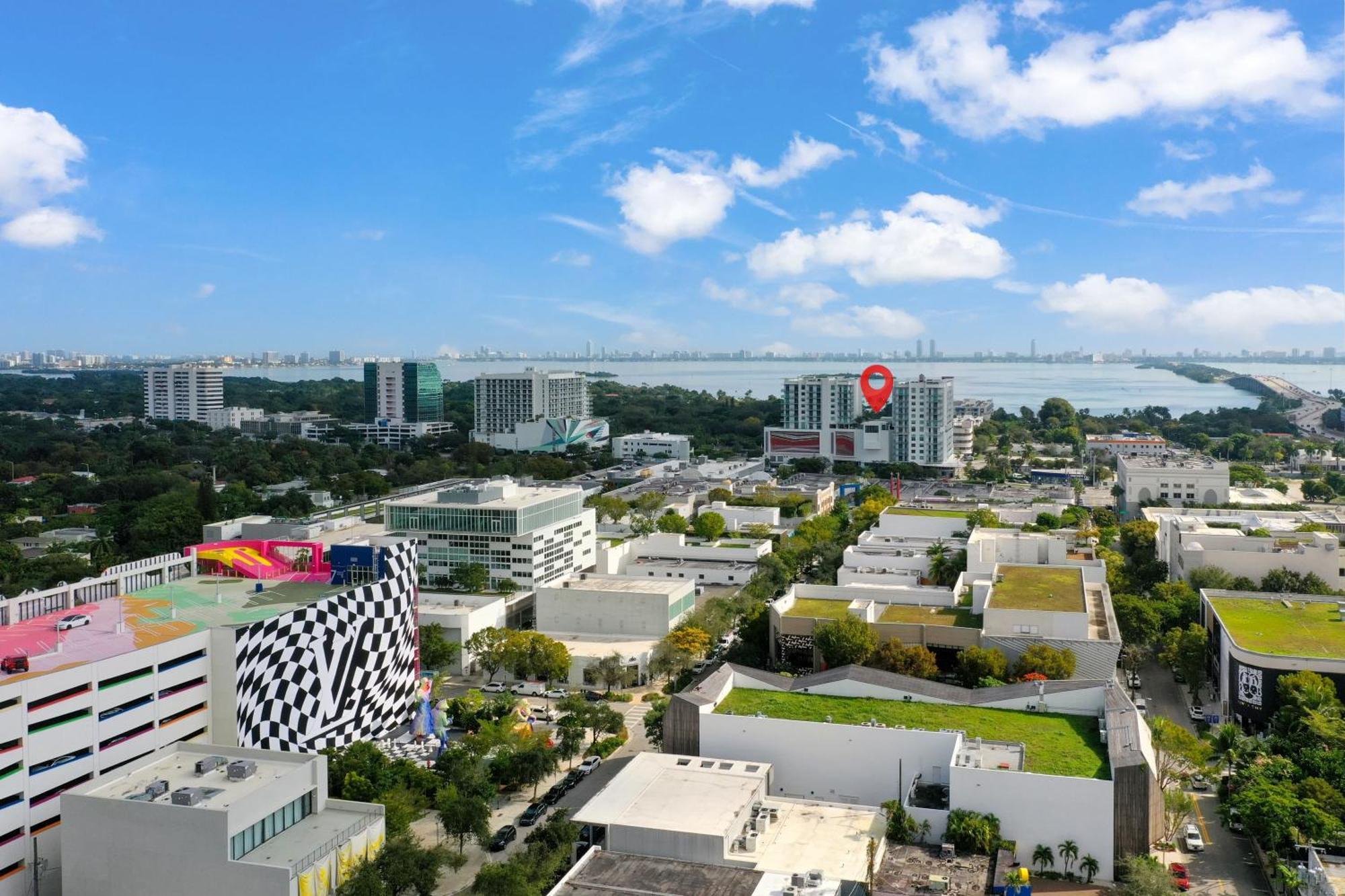 Luxury 1 Bdrm/1b In Design District Area Appartement *