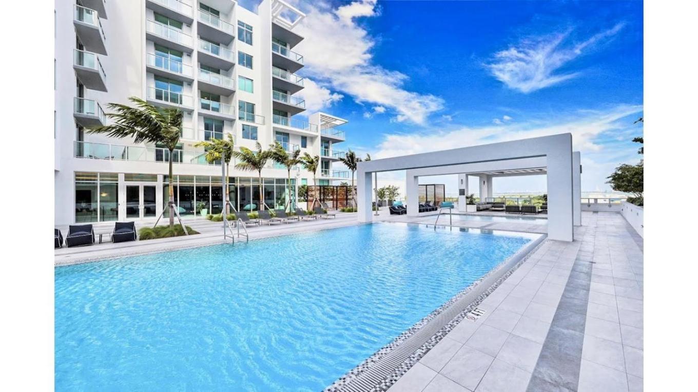 Luxury 1 Bdrm/1b In Design District Area Appartement *